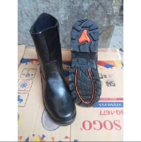Sepatu safety boot
