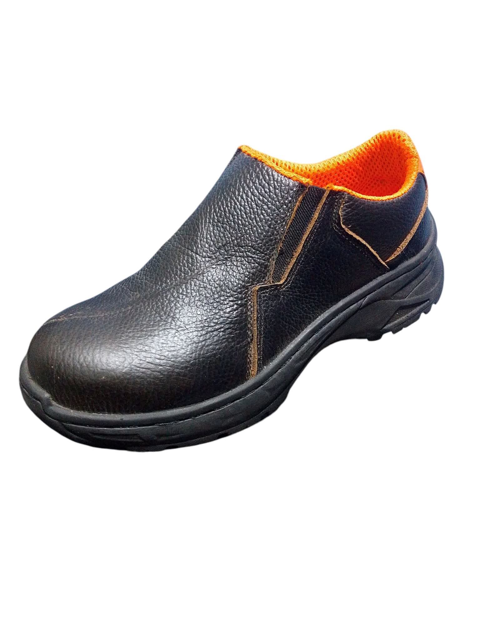 Sepatu safety sneakers